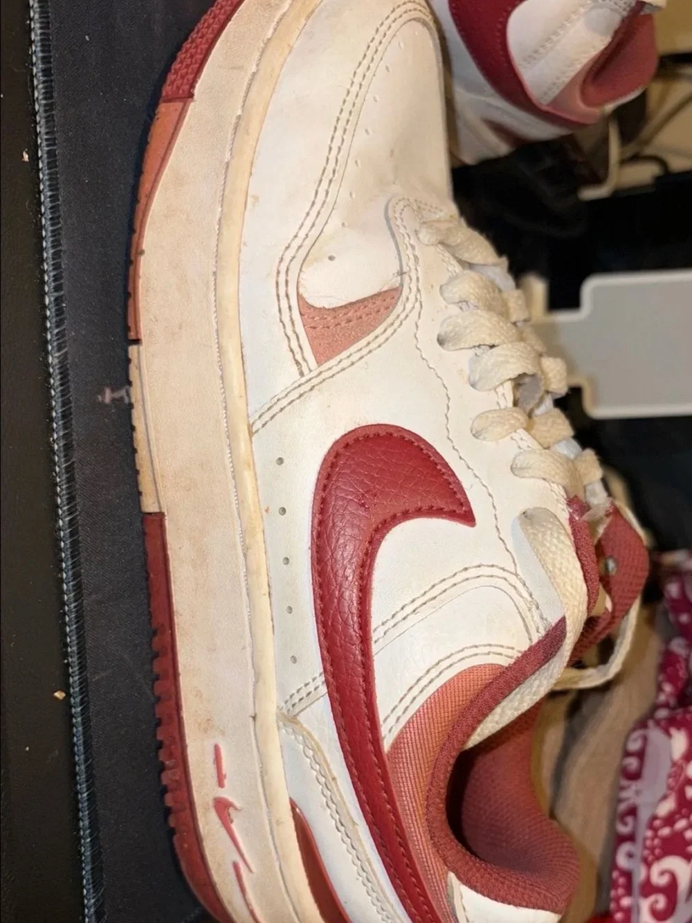 Nike White and Red Low-Top Sneakers - Classic Swoosh